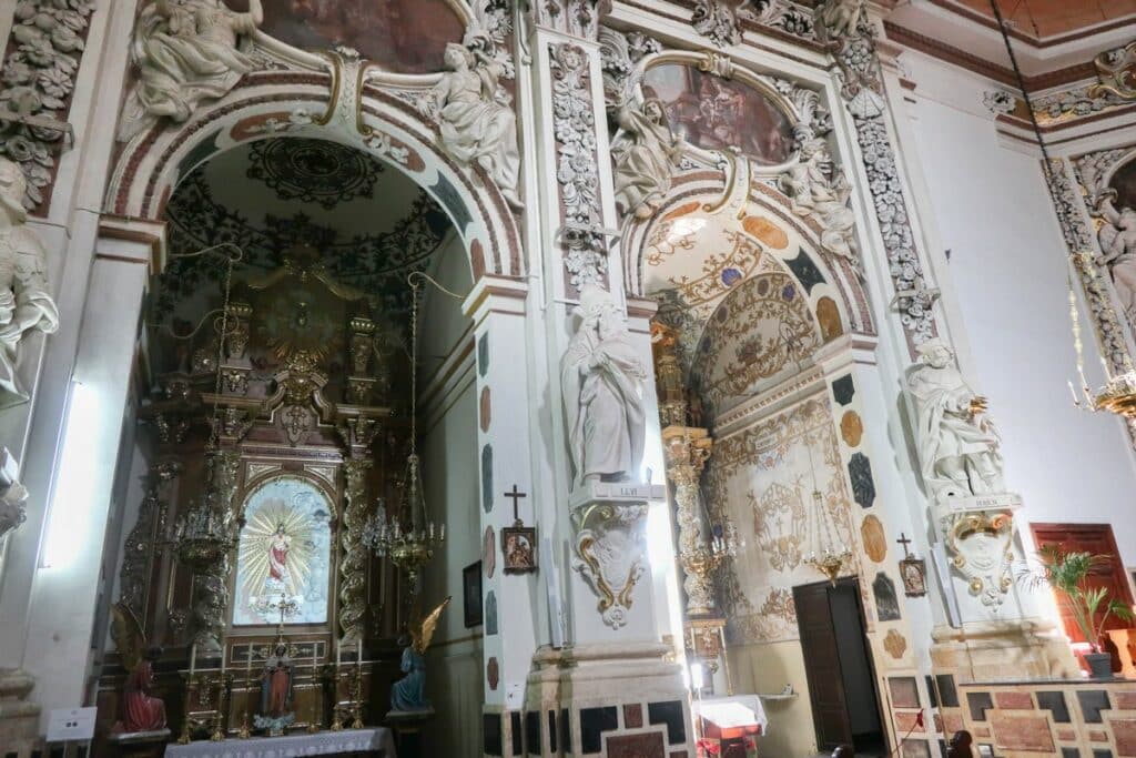 intérieur eglise santos juanes valence