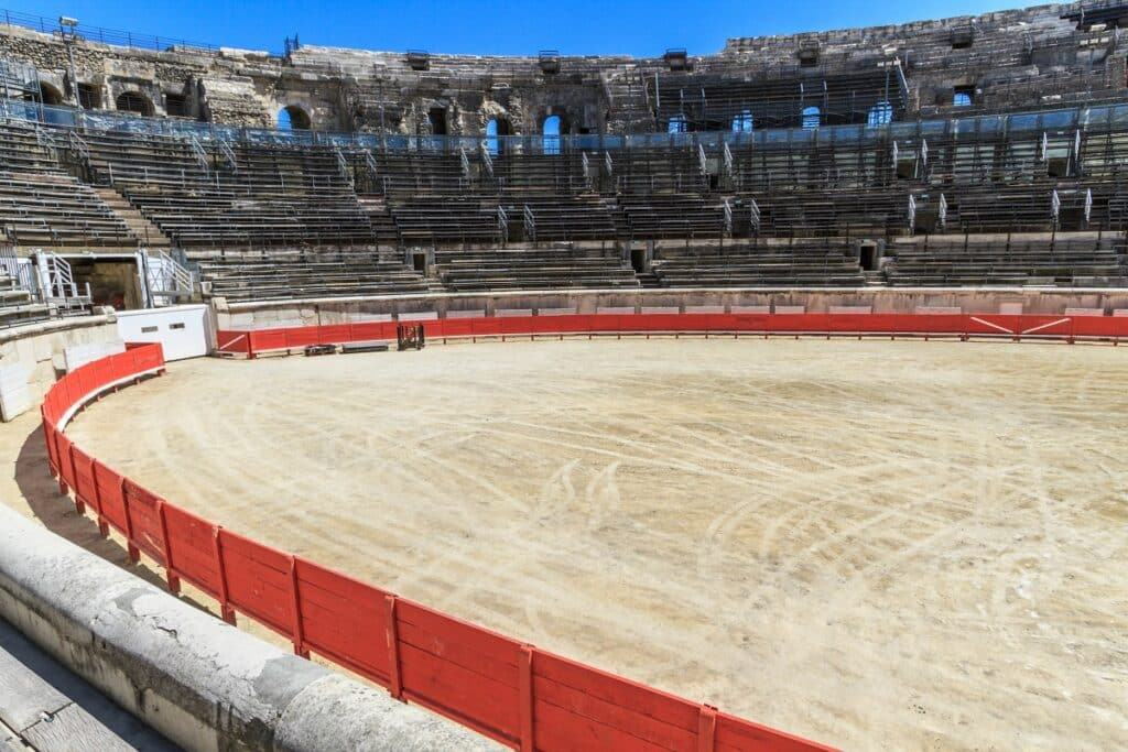 intérieur arènes de nimes