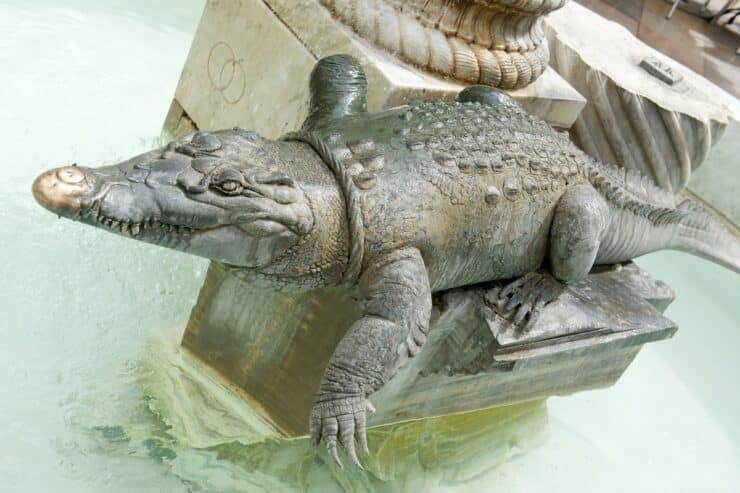 statue crocodile nimes