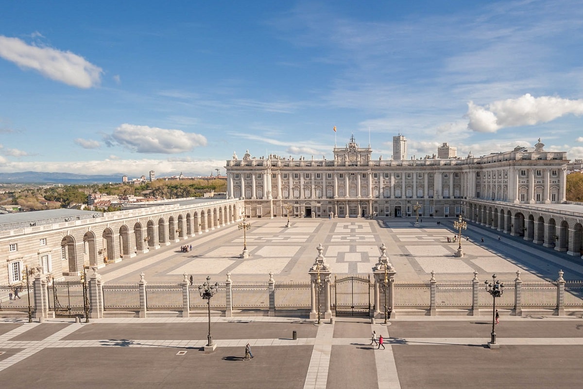 palais royal vu depuis la cathedrale