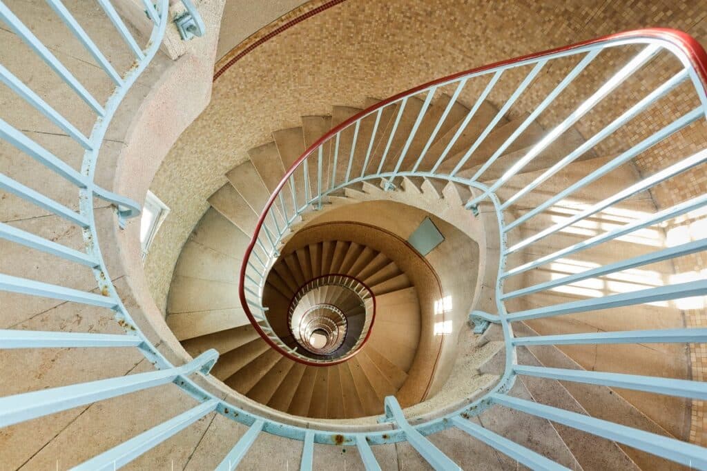 escalier grand phare ile de sein