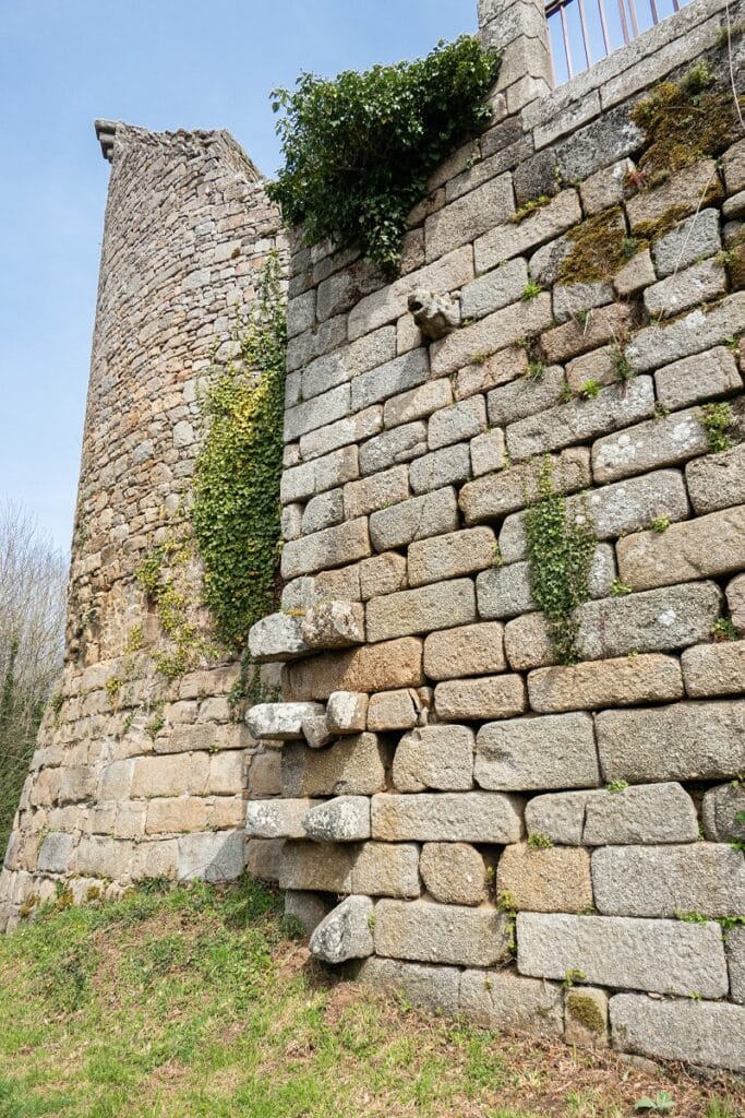 Château Tonquédec enceinte extérieure