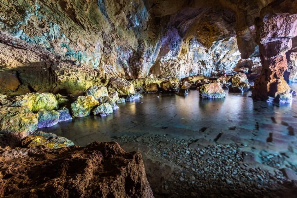 Cueva Tallada