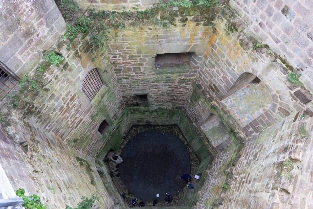 chateau de tonquedec interieur donjon