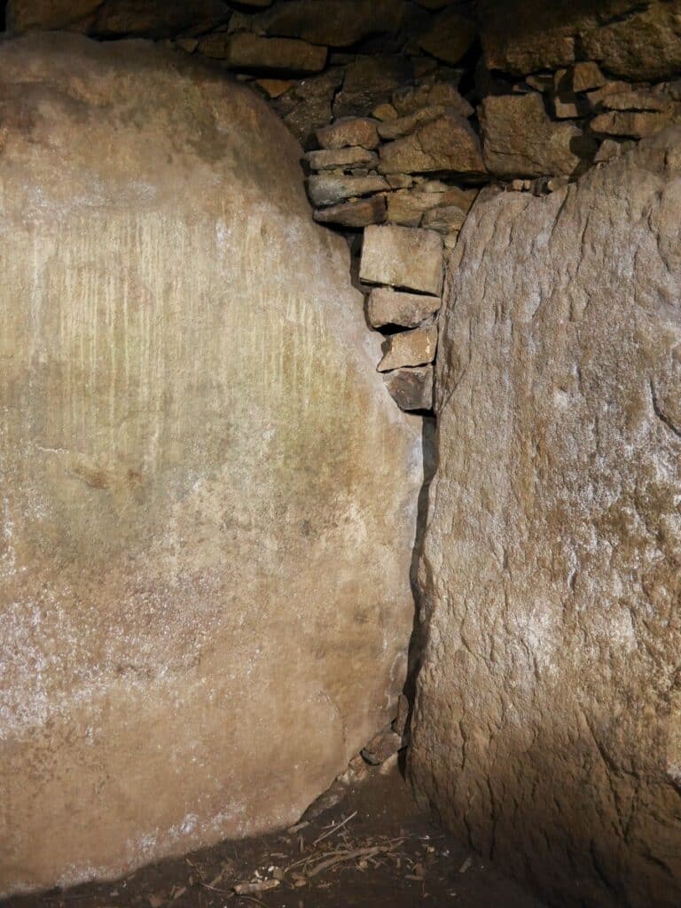 intérieur tumulus de Kercado