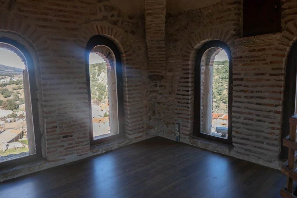 intérieur tour eglise