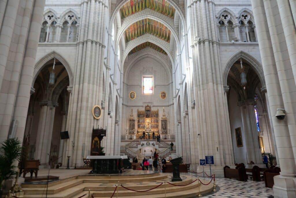 intérieur cathedrale Santa Maria Almudena