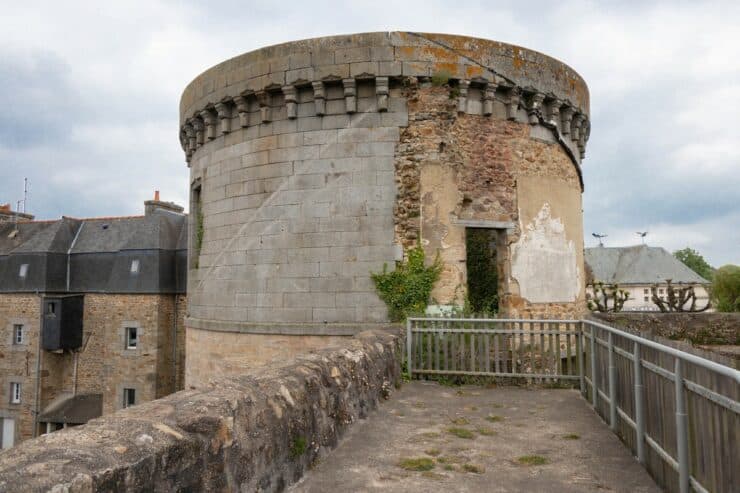 tour du chateau pierre II