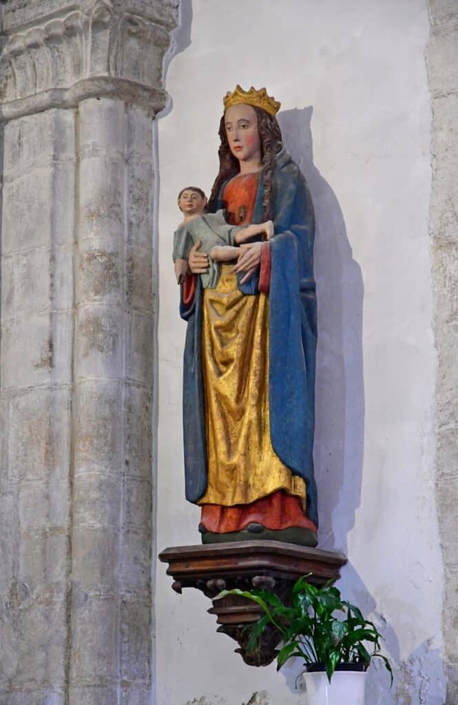 statue sainte