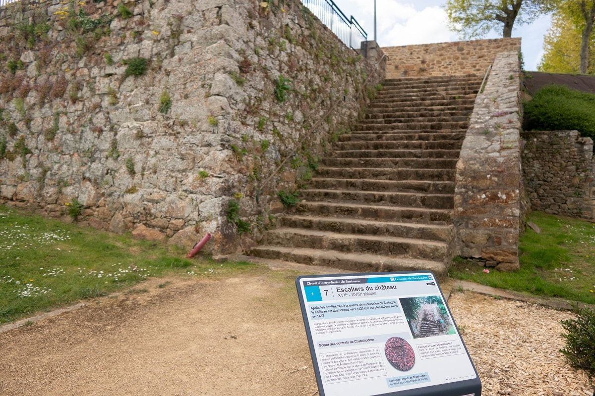 escalier esplanade du château
