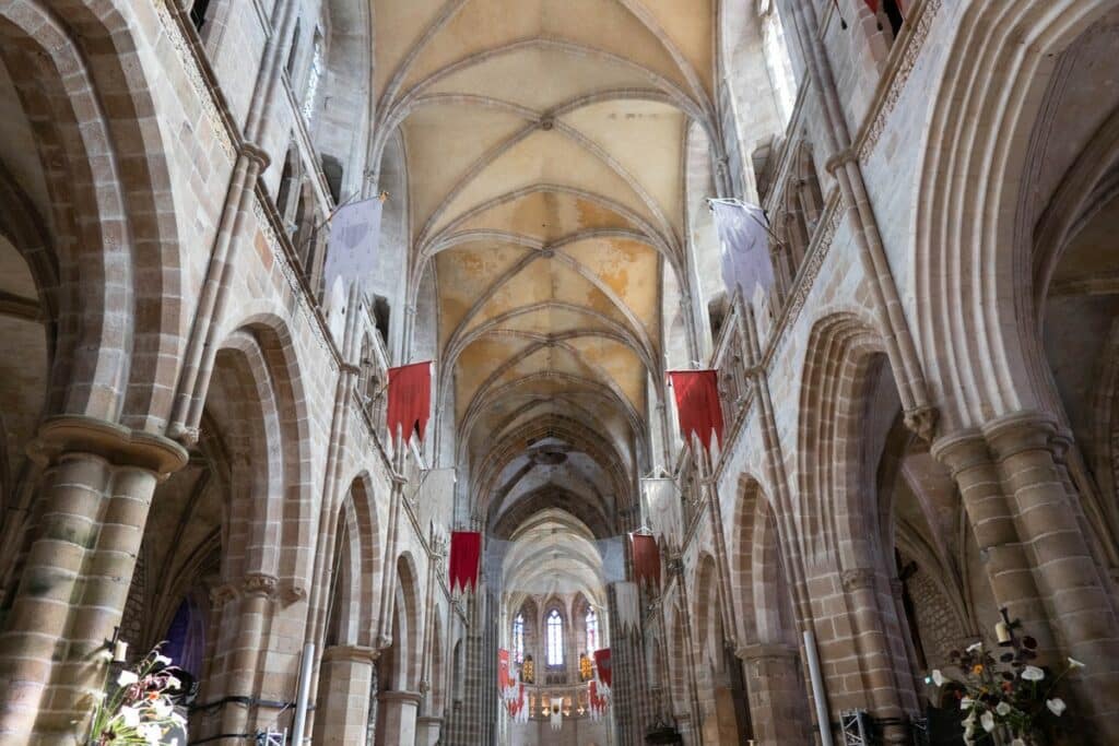 interieur cathedrale saint tugdual