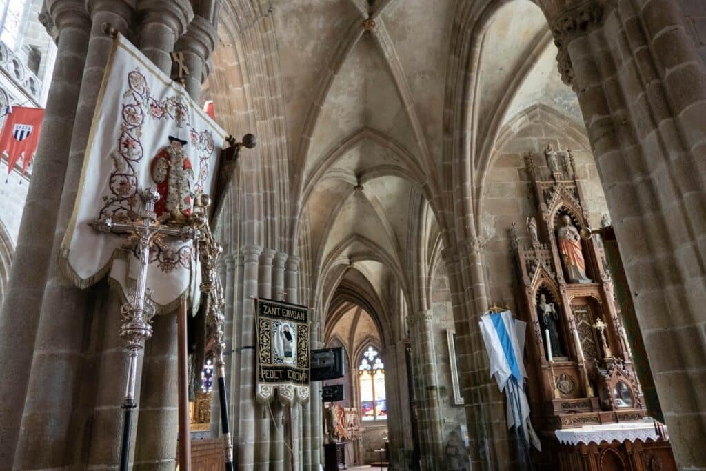 interieur cathedrale saint tugdual