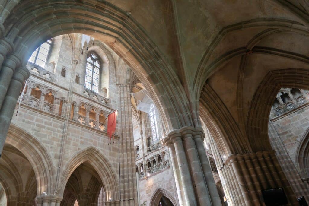 cathedrale saint tugdual interieur