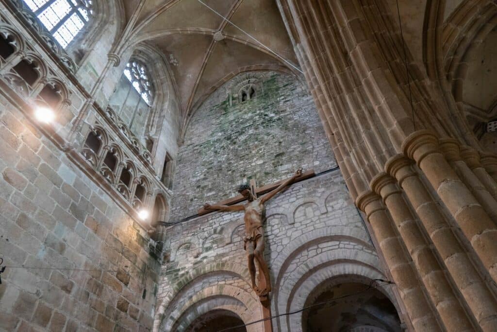 interieur cathedrale saint tugdual