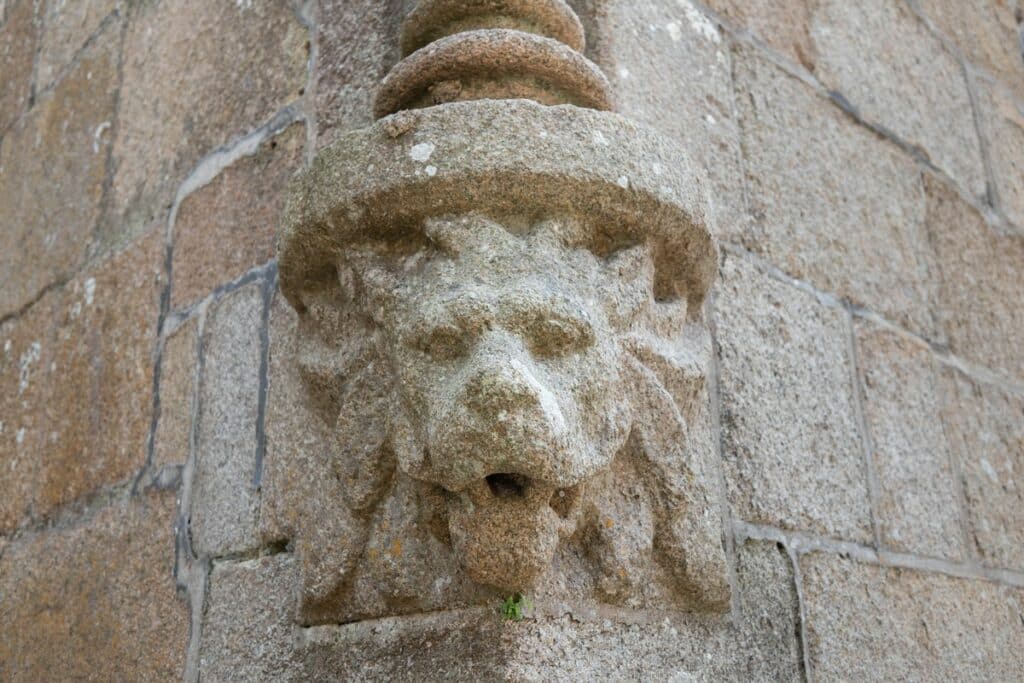 tête de lion en granit