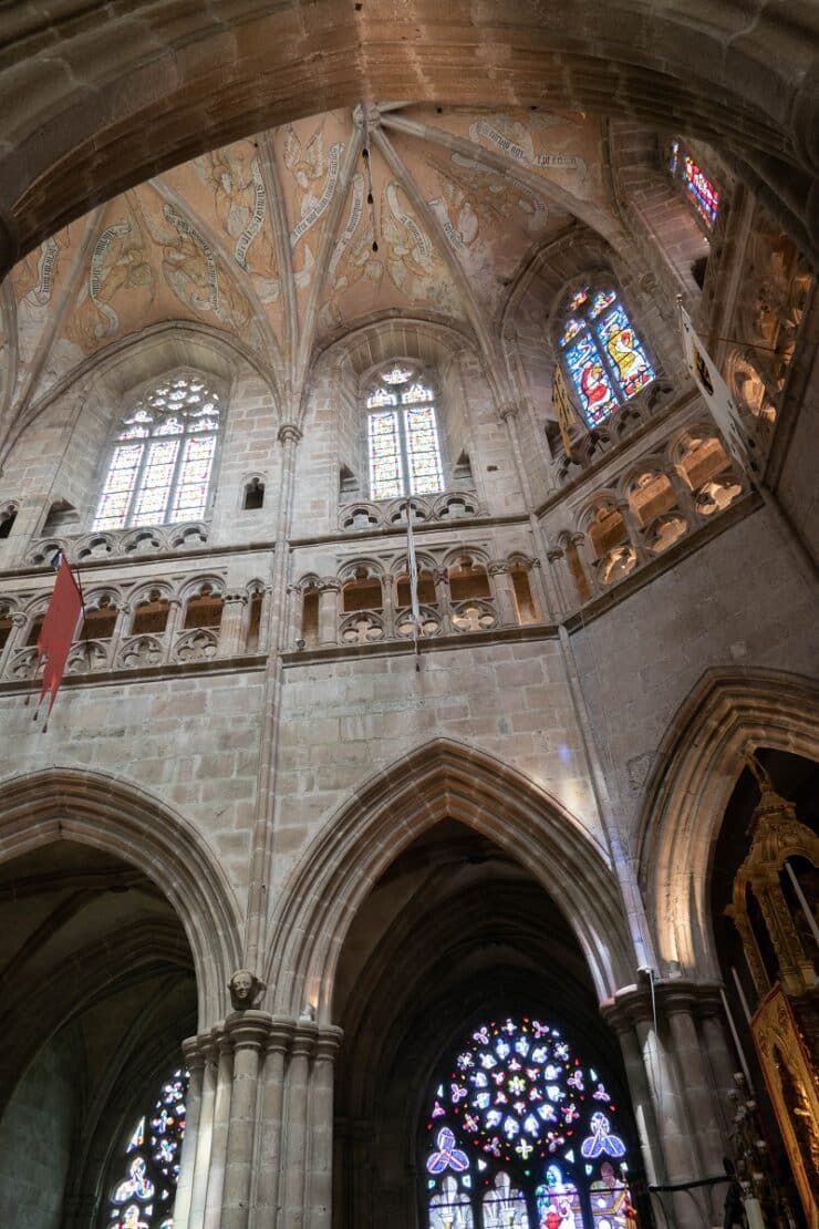 interieur cathedrale treguier