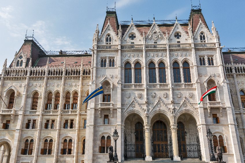 façade parlement de budapest