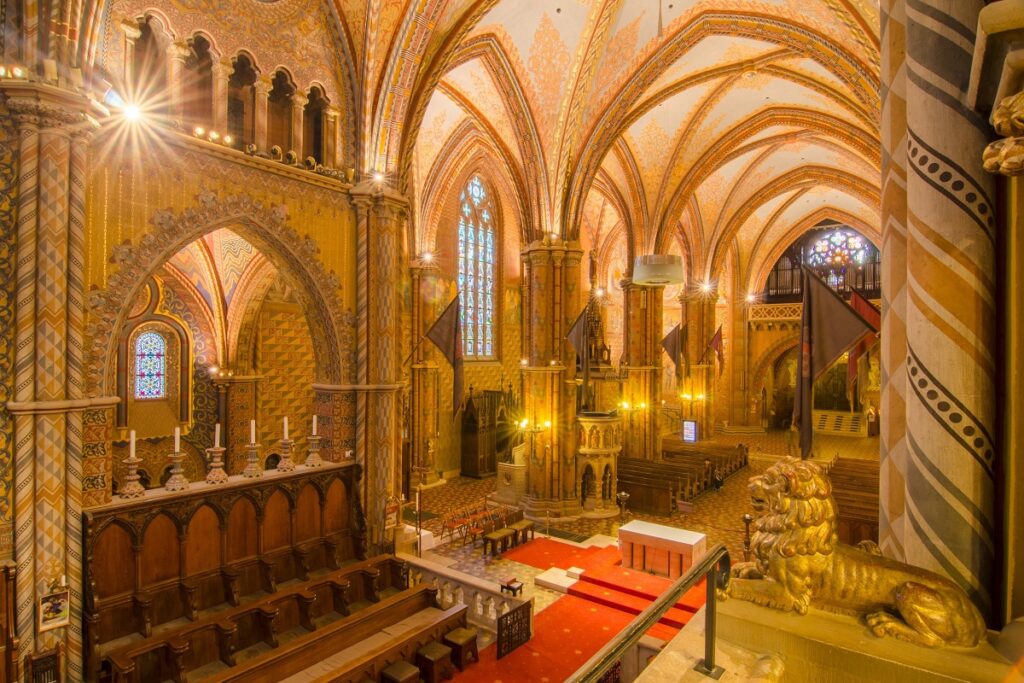 interieur eglise matthias