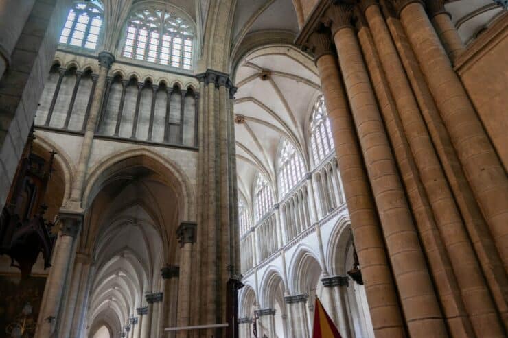 église