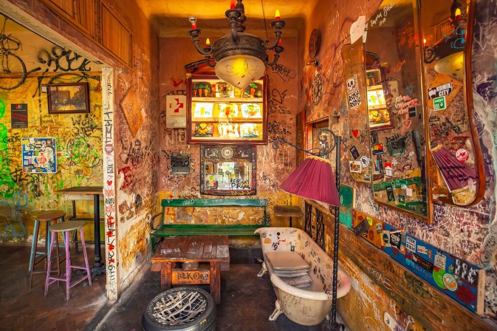 ruin bar Szimpla Kert budapest