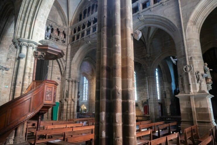 intérieur basilique guingamp