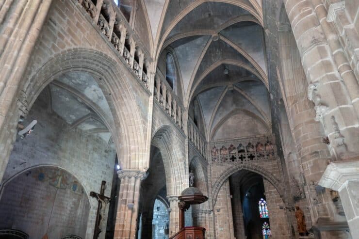 intérieur basilique guingamp