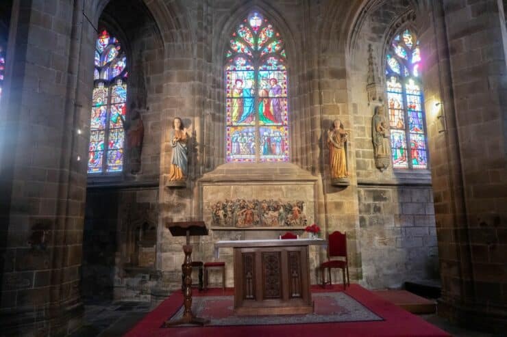 intérieur basilique guingamp