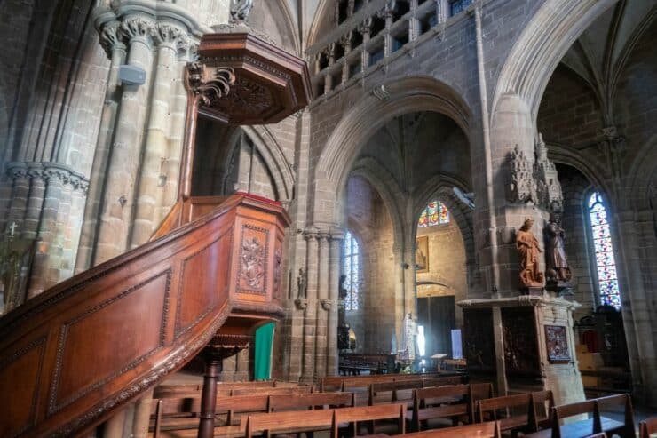intérieur basilique guingamp