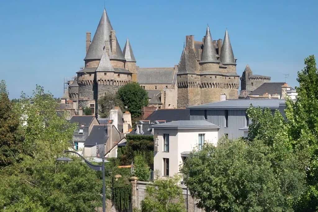 visiter-vitr-et-ses-environs-13-incontournables