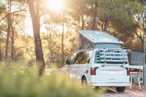 van aménagé dans la nature