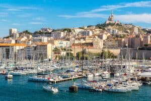 vue sur le port de Marseille et Notre Dame de la Garde