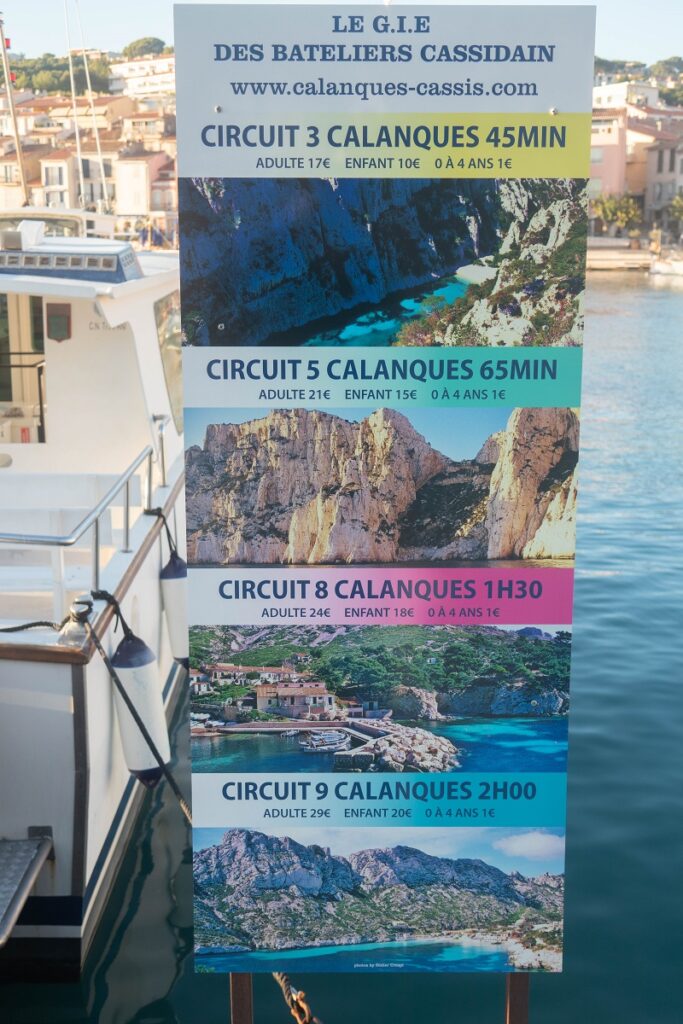 panneau informatif calanques en bateau