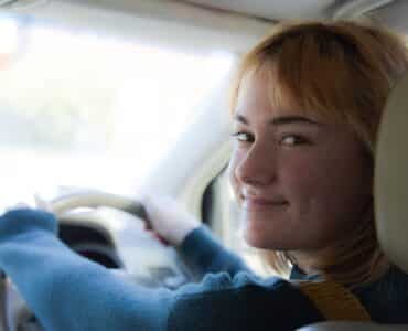 choisir une assurance jeune conducteur pour road trip à l'étranger