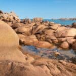 rochers roses sur l'île Renote