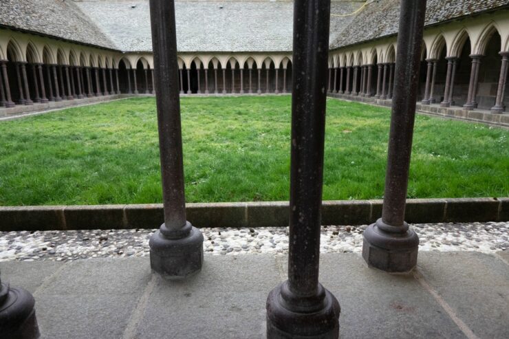 cloitre abbaye mont saint michel