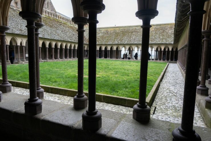 cloitre abbaye mont saint michel