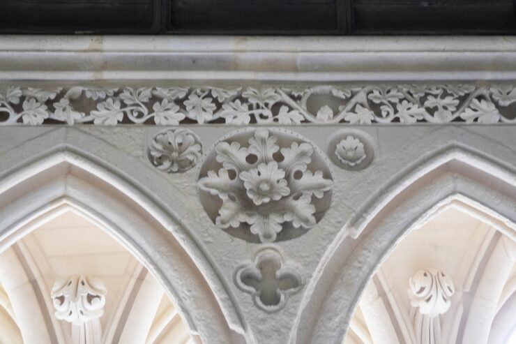 sculpture cloitre
