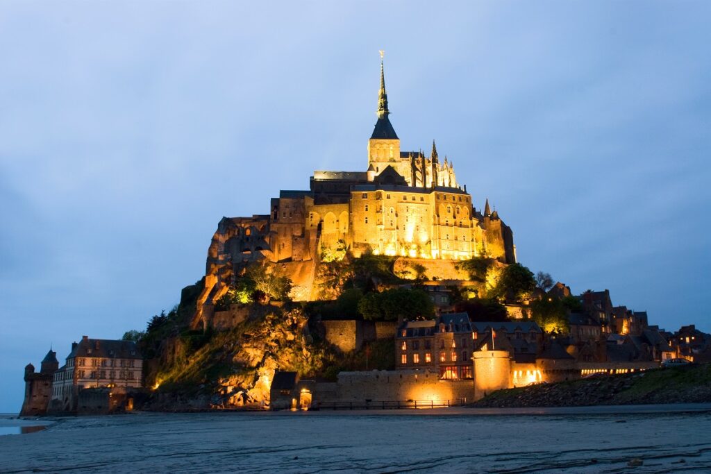 mont saint michel de nuit