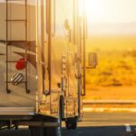 camping car sur la route