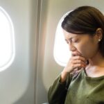 femme stressée en avion