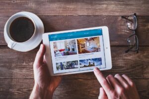 plateforme de location de maison sur tablette