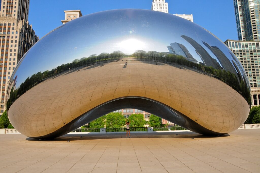 le cloud gate en acier inoxydable