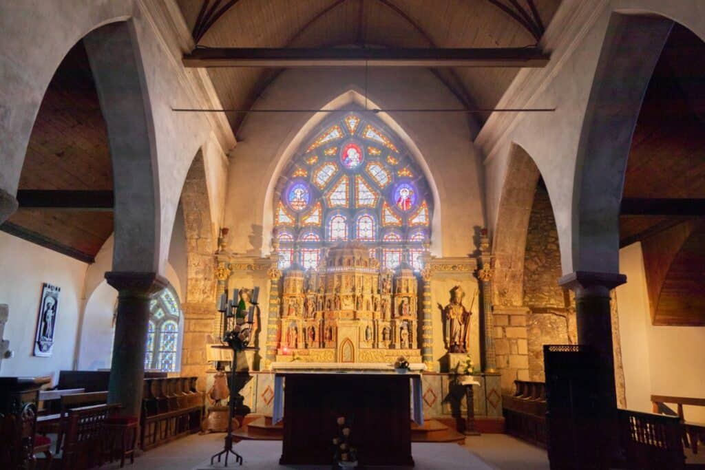 intérieur église saint-jacques à perros guirec