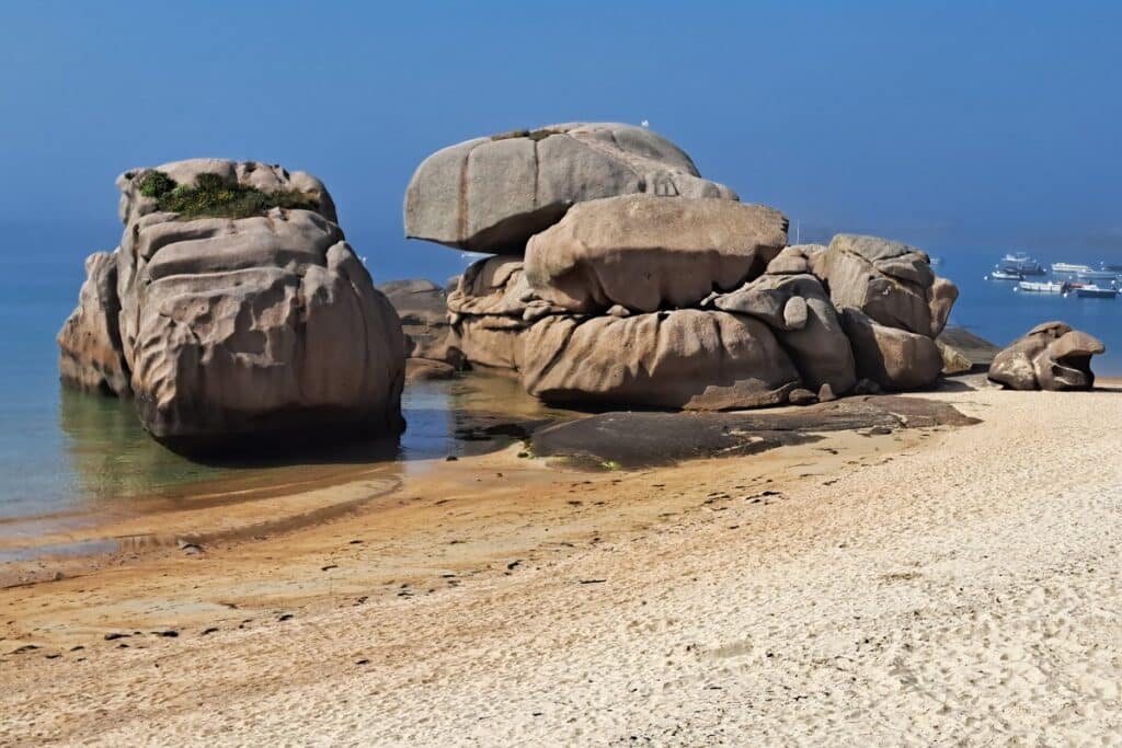 gros rochers plage de Coz-Pors