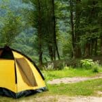 toile de tente en pleine nature