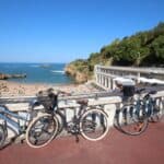 vélos devant la plage à Biarritz
