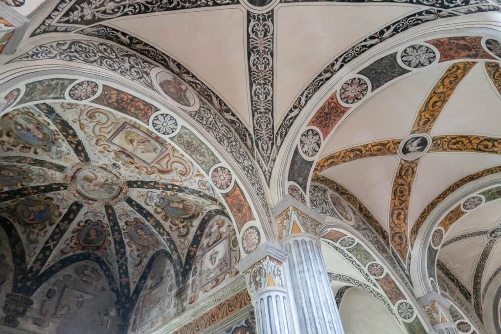 intérieur abbaye de San Colombano