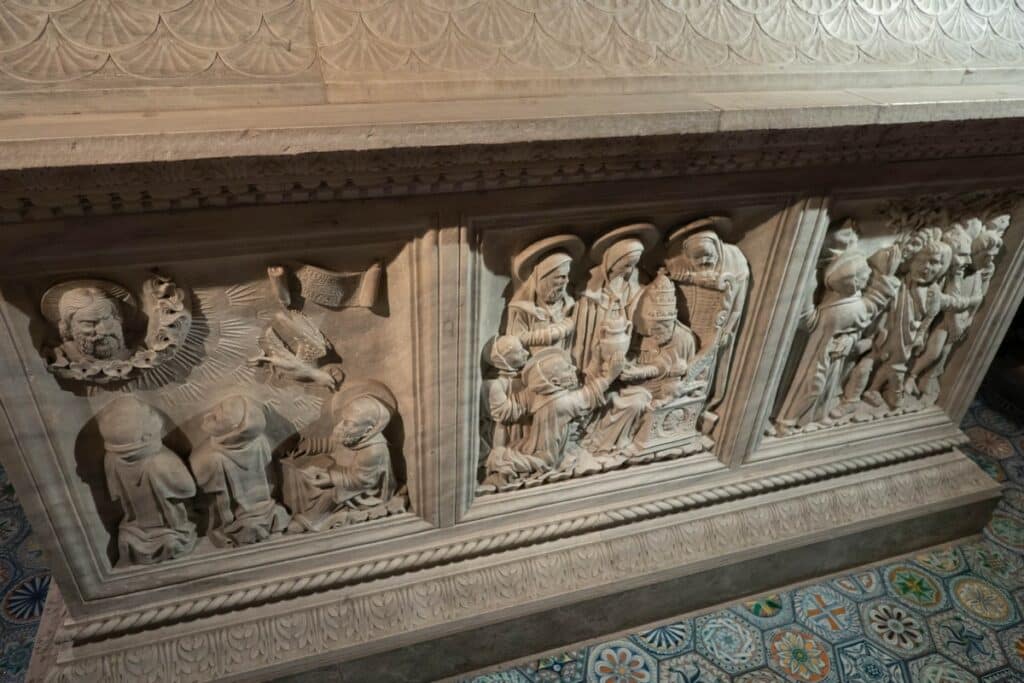 abbaye de San Colombano sarcophage