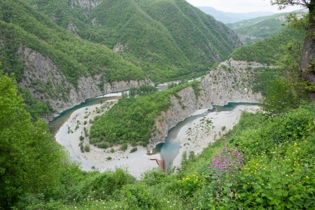 vue sur la rivière à brugnello