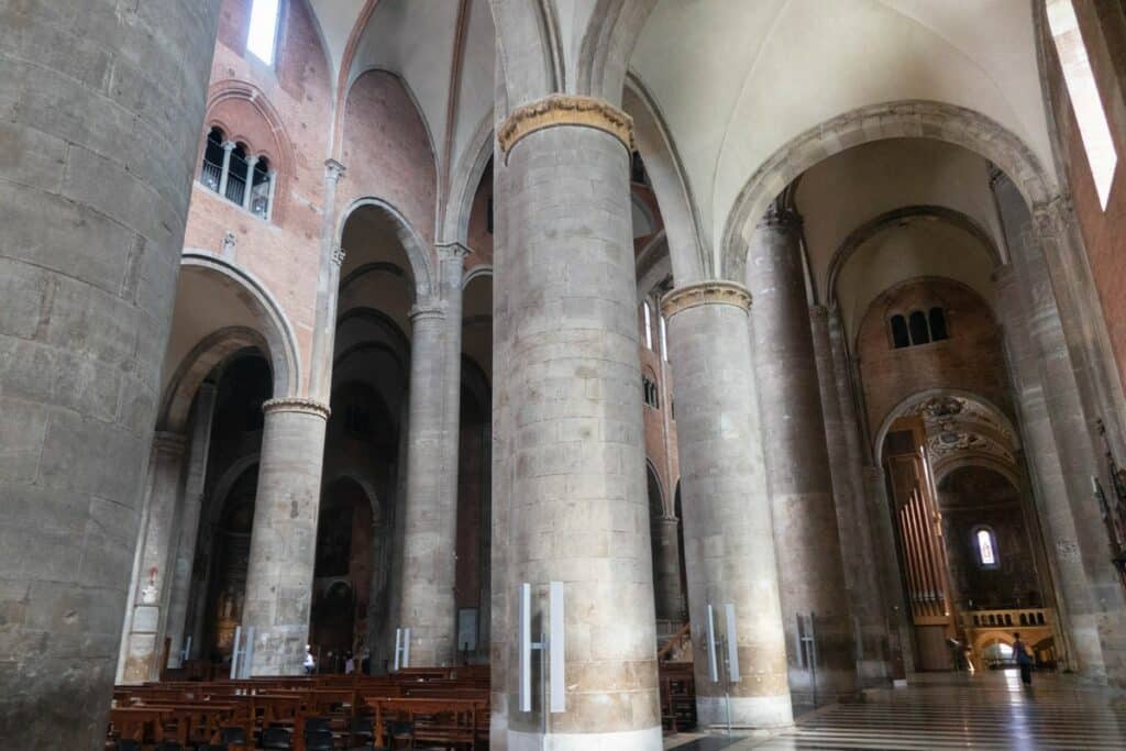 intérieur cathédrale de piacenza